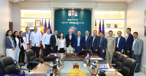 ឯកឧត្តម ឧត្តមសេនីយ៍ឯក បណ្ឌិត តុប នេត ទទួលជួបសំណេះសំណាល និងពិភាក្សាការងារជាមួយធនាគារអភិវឌ្ឍន៍អាស៊ី (ADB)